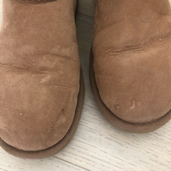 UGG Bailey Button II in Chestnut - Picture 8 of 8